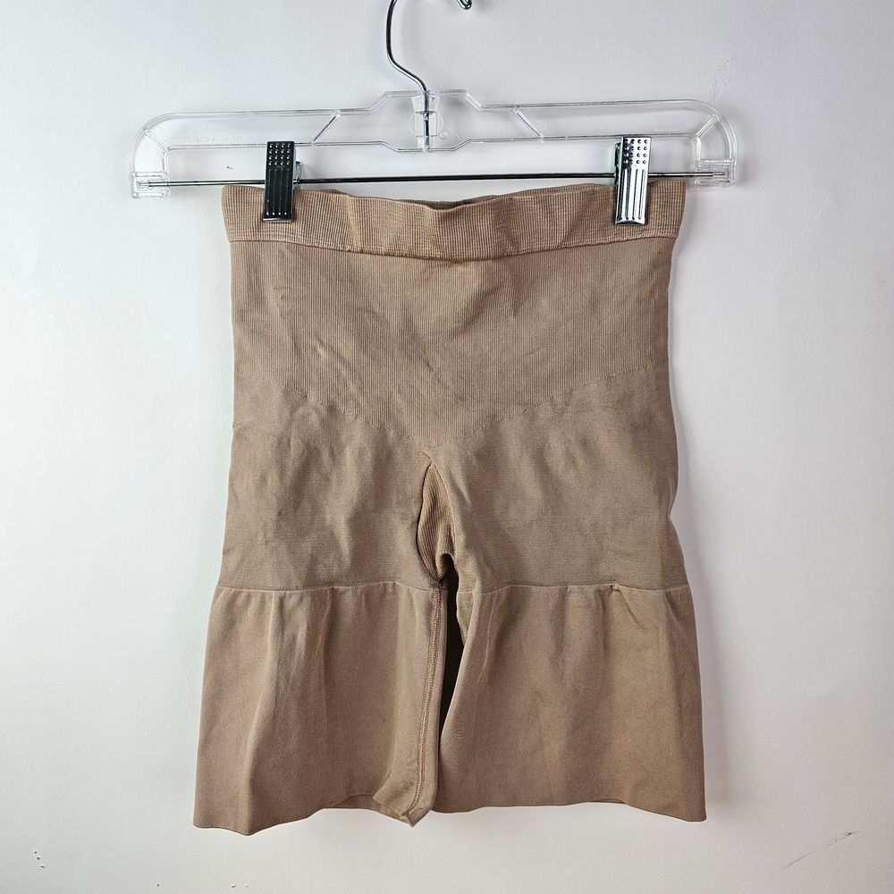 Spanx Womens Large Shaper Shapewear Beige Slimming Shorts Firm Control